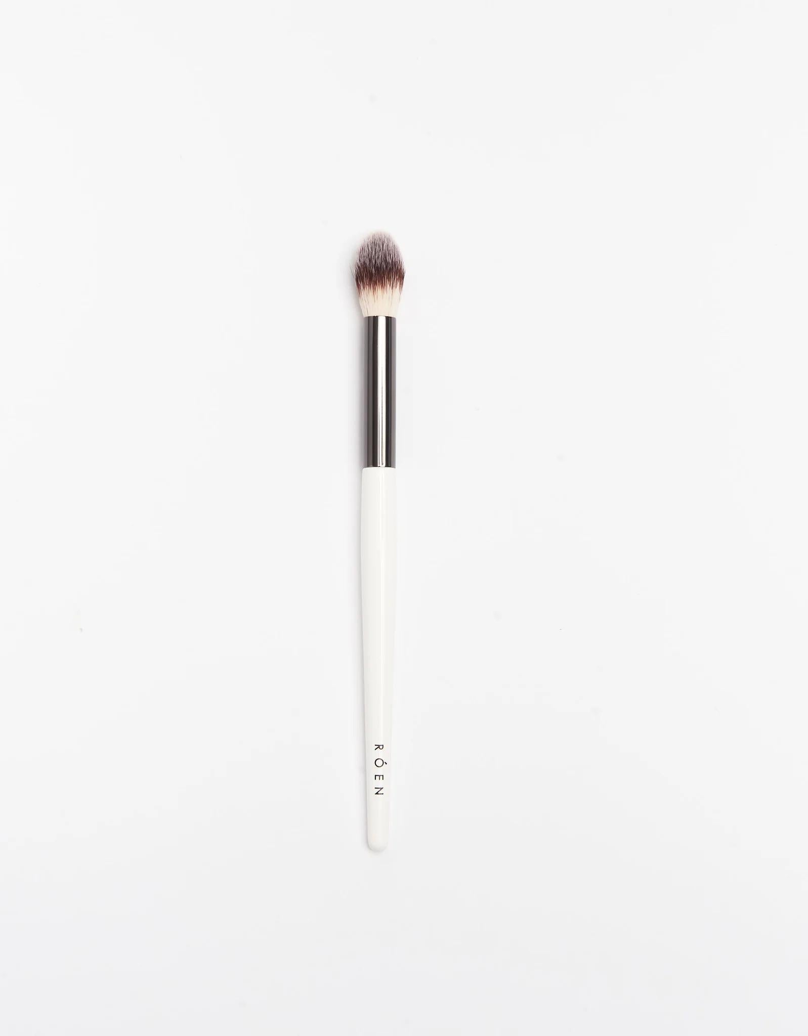 Blend & Crease Brush - Living with Ivey