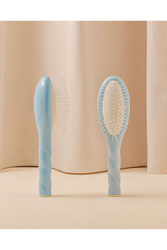 N.04 The Small Massage Detangling Hair Brush